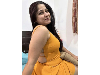 Rajni Khanna Ultra sexy woman is Available For Videocall